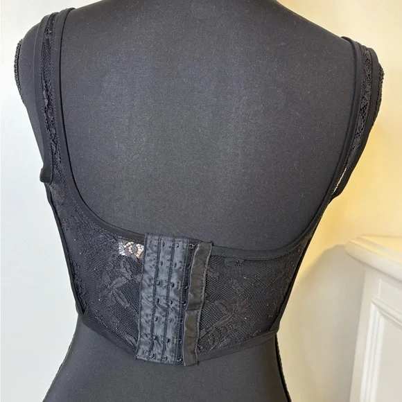 Meshki Black Lace Corset Top with black solid front panel Size XS - Picture 5 of 15